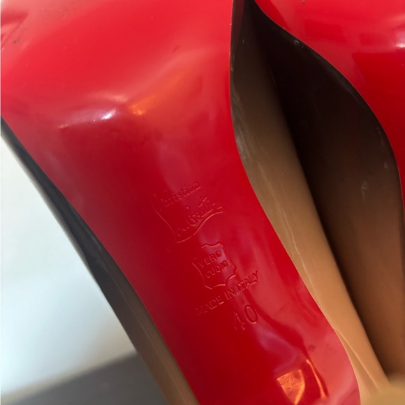 Elegant Black and Nude Heels - Picture 2 of 5